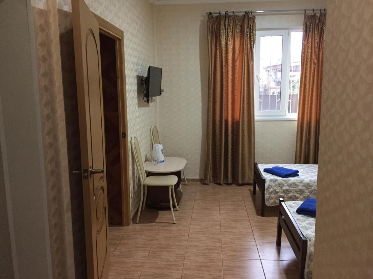 Dionisy Guest House Pizunda Exterior photo
